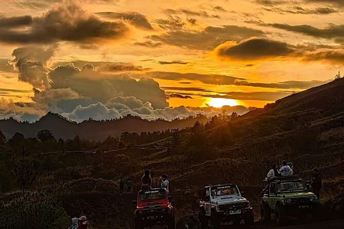 Mount Batur Sunrise Jeep Tour with Hot Springs and Waterfall - Tibumana Waterfall: A Quick Jungle Reset Near Ubud