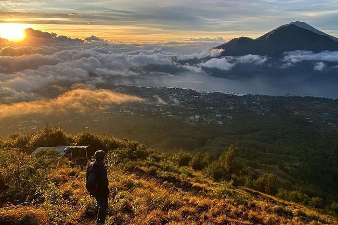 Mount Batur Sunrise Trekking With Local Guide - The Flashlight Hike: Moving Up When the World Is Still Dark