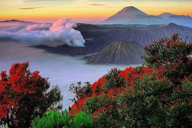 Munduk Twin Lake Jungle Hike, Ulun Danu Temple, & Waterfall - Coffee and Sticky Rice Snacks, Plus Optional Lunch