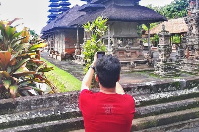 North Bali: Sekumpul Waterfalls and Ulun Danu Temple Tour - Stop 1: Sekumpul Waterfalls and the Seven-Falls Hike