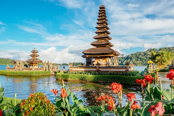 North Bali: Sekumpul Waterfalls and Ulun Danu Temple Tour - What Makes the Tour Feel Good: Guides, Group Size, and Photo Stops