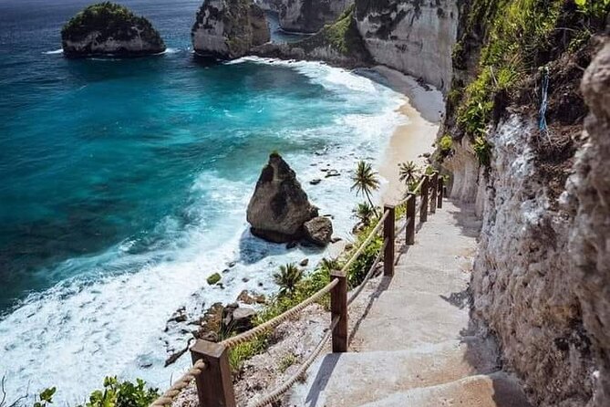 Nusa Penida East And West Full Day Private Guided Tour - Broken Beach (Pasih Uug): viewpoint timing for the “hole in the rock” look