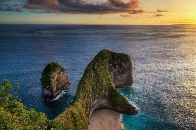 Nusa Penida Island, Instagram Tour & Private Car Service - Angel’s Billabong natural infinity pool at the southwestern edge