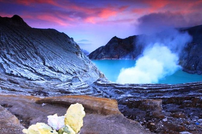 Overnight Mount Ijen Blue Fire Trek Tour From Bali (Private-All Inclusive) - Day 1 stops: Ulun Danu Beratan Temple, Tamblingan Lake, Lovina, and Gilimanuk