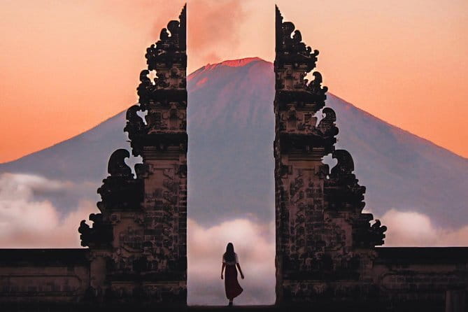 Overnight Mount Ijen Blue Fire Trekking Tour From Bali - From Ketapang to Mount Ijen: The Road Lead-In