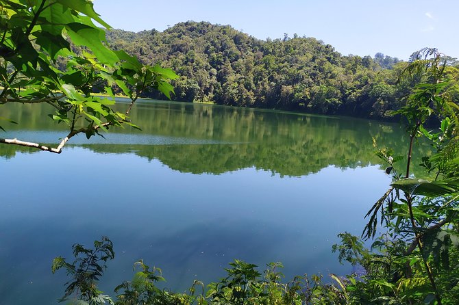 Pauls Flores Tour Labuan Bajo to Ende Flores Land Tour inland by Car 6 Days - Day 4: Riung 17 islands day, snorkeling at white sand, and a BBQ break