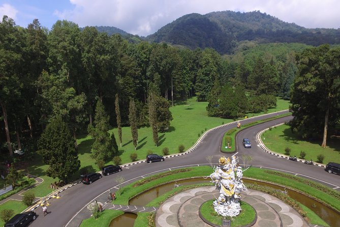 Private Bali Tour: Best of Bedugul and Tanah Lot Temple - Lunch and meals: what is included, what is optional
