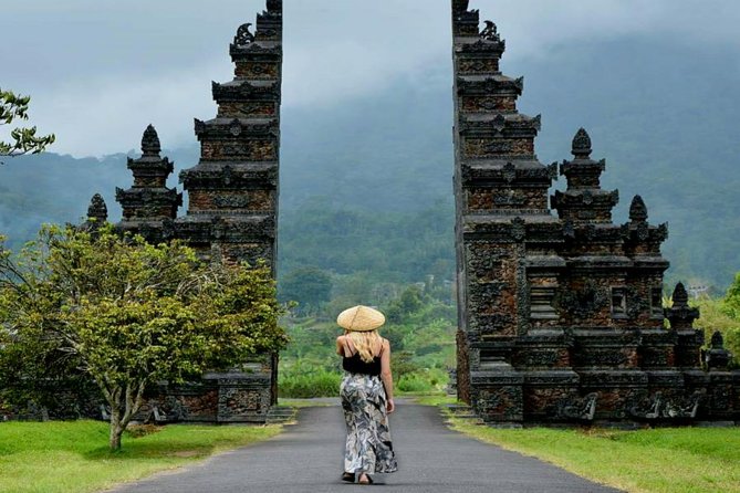 Private Bali Tour: The Most Scenic Places - Ulun Danu Bratan Temple: a lakeside temple with misty hills
