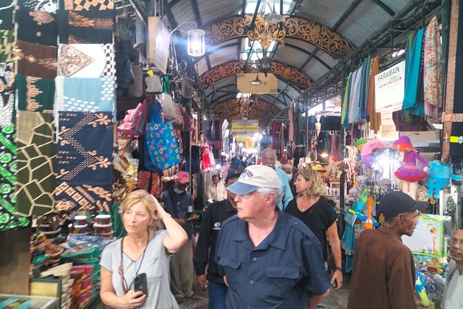 Private Day Tour Surabaya Historiculture - Pabean Fish Market and Tugu Pahlawan for Daily Life and Memory