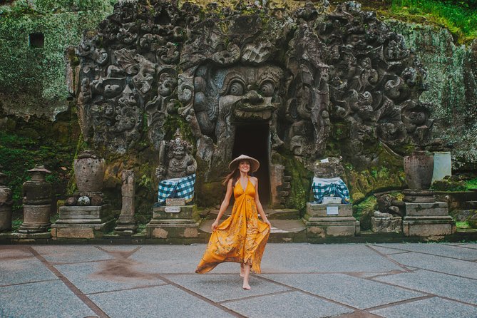 Private Day Tour: The Highlight of Ubud - Arts handicraft villages: batik, silver, and wood carving time that feels local