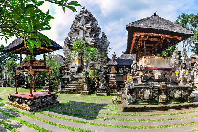 Private Half-Day Tour: Ubud Tour Packages - Ubud Palace: Where the Courtyard Feels Like the Main Stage
