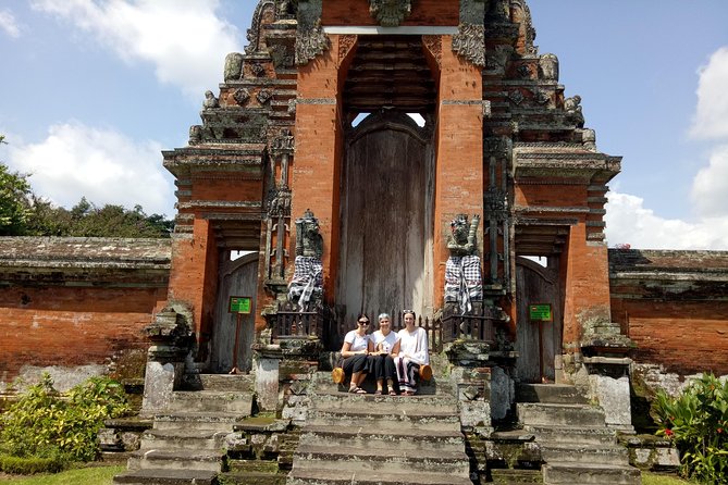 Private Tour: Leke-Leke Waterfall, Handara gate & Iconic Temples - Ulun Danu Beratan Temple: the lake temple moment you plan around