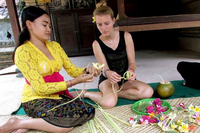 Private Tour: Ubud Day Tour with Traditional Offering Lesson - Ubud Traditional Art Market: Craft Shopping and Real Bargaining Energy