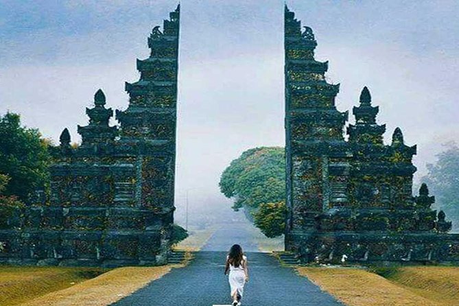 Private Tour: Ulun Danu Temple-Handara Gate-Wana Giri Hill&Tanah Lot Sunset - A 10-hour route that links Bedugul, Handara, and Tanah Lot