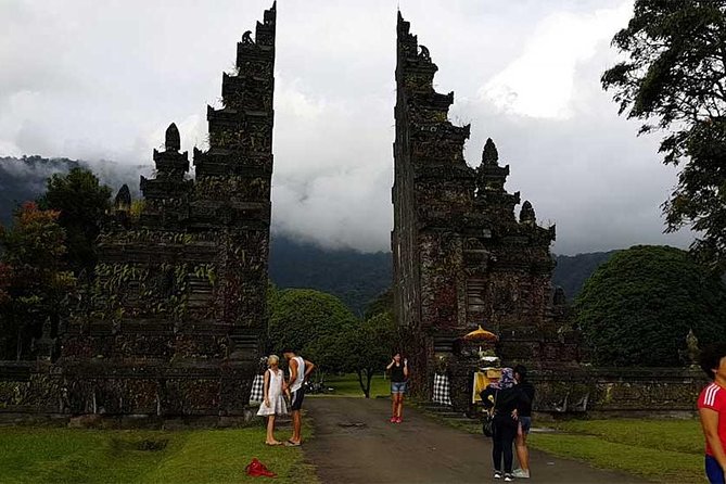 Private Tour: Ulun Danu Temple-Handara Gate-Wana Giri Hill&Tanah Lot Sunset - Wanagiri Hidden Hill Bali: worth it, but plan the extra ticket