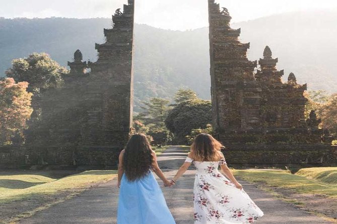 Private Tour: Ulun Danu Temple-Handara Gate-Wana Giri Hill&Tanah Lot Sunset - Ulun Danu Beratan Temple: lake views that make the temple feel dramatic