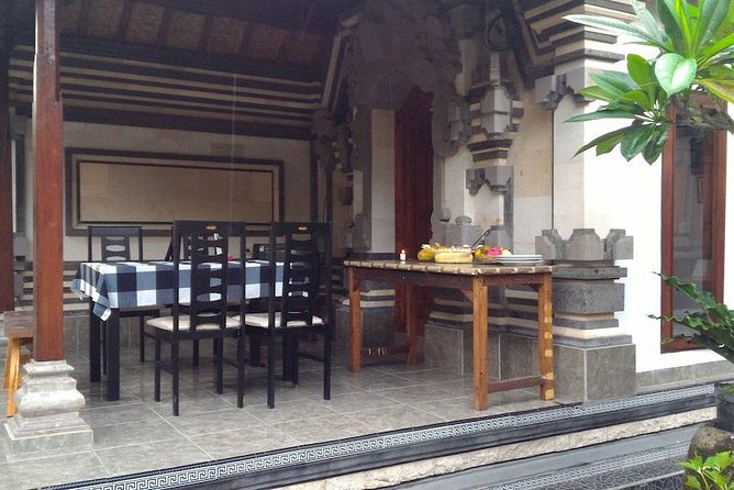 PRIVATE Ubud Market Tour & Balinese Cooking Class with Putu - Lunch in a Family Compound, Not a Restaurant Set-Up
