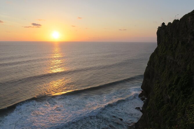 Private Uluwatu Sunset, Kecak Dance, Dinner at Jimbaran Beach - Timing, traffic, and meeting points: how to keep the night from getting stressful
