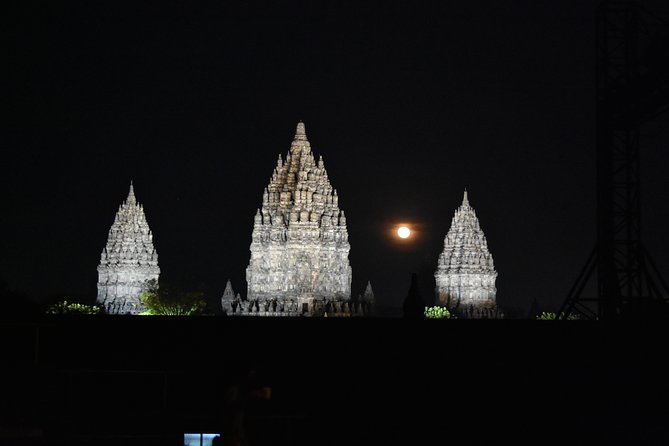Ramayana Ballet Performance In Prambanan Temple With Dinner - Guides and English support: why it helps more than you think
