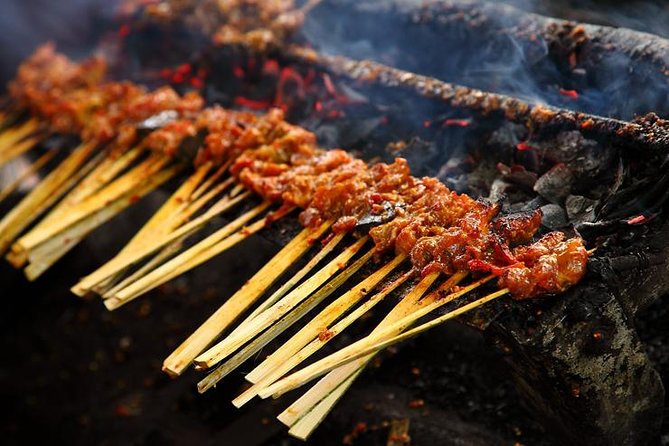 Seminyak Beach eBike Private Tour - Petitenget Beach temples and free pork satay