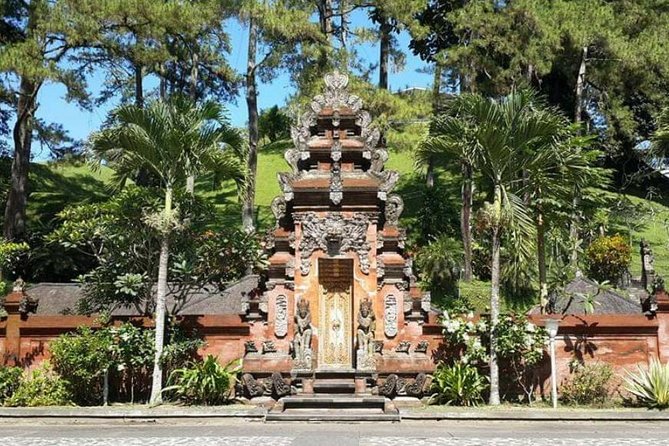 Skip the Line Tirta Empul Temple Entrance Ticket All Inclusive - Inside Tirta Empul: gates, mandala areas, and the holy water sequence
