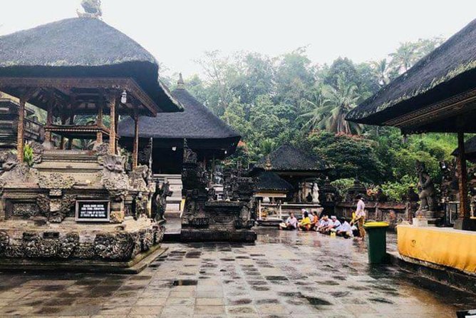 Skip the Line Tirta Empul Temple Entrance Ticket All Inclusive - Sarong, offerings, and the etiquette checklist