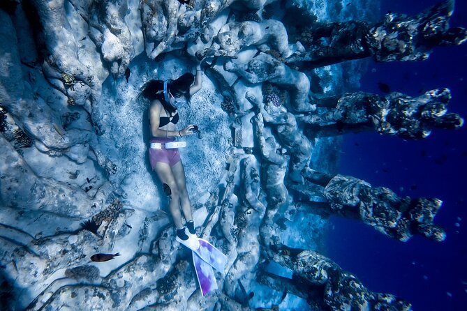 Snorkeling with turtle and statue in Gilis - Between Stops: Boat Time, Water Breaks, and Using the Glass-Bottom View