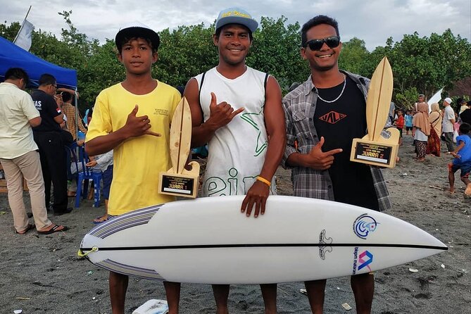 Sunny Surf School Gili Trawangan - Small group attention, 1 instructor pair for 4 students