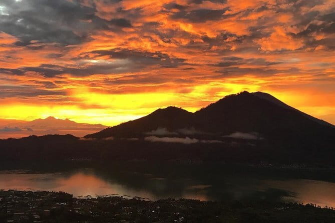 Sunrise Hike + Breakfast with Local Guide & Hotel Pickup - How the Day Flows From Stop to Stop