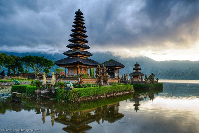 Tanah Lot and North Bali Tour: Scenic Journey - Private car comfort, pickup, and the guide-photographer setup