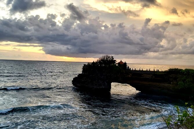 Tanah Lot And Ubud - Full Day Private Tour - Ubud Palace: A Quick Dose of Heritage and Architecture