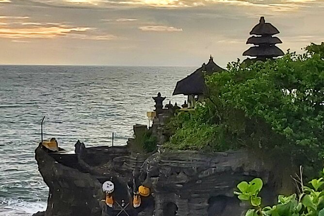 Tanah Lot And Ubud - Full Day Private Tour - Ubud Traditional Art Market: Handicrafts and Real Shopping Time