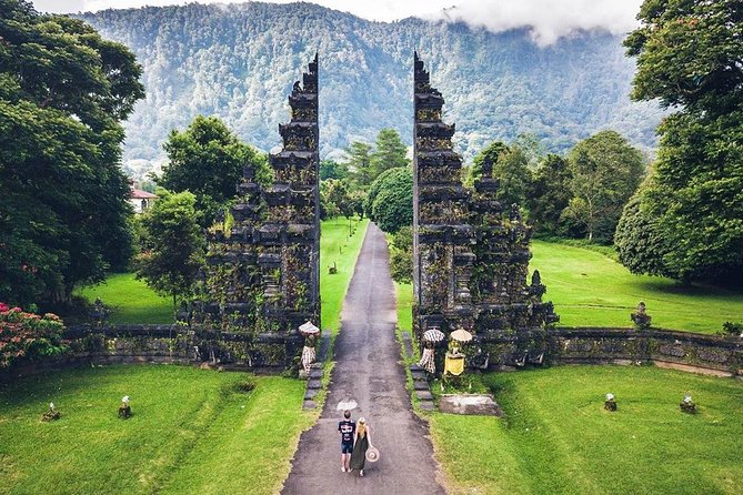 Tanah Lot - Jatiluwih (UNESCO) - Bedugul and Ulun Danu Temple Tour - Handara Iconic Gate and Wanagiri Hidden Hills: short stops for big photos
