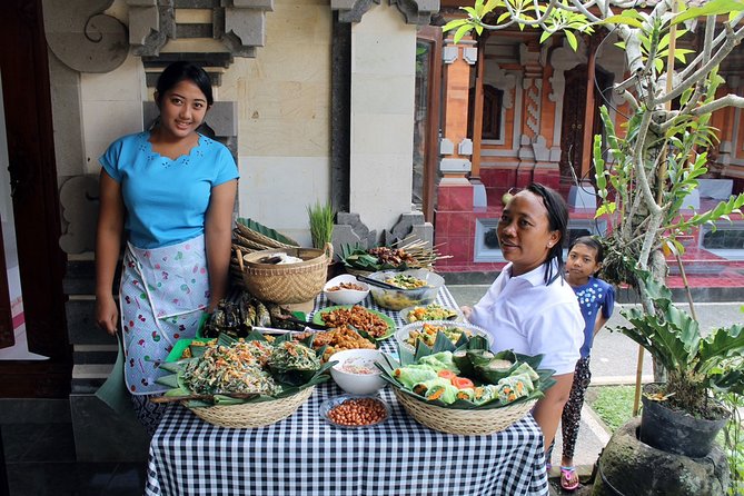 Traditional Balinese Home Dining Experience in Ubud with Putu - A two-course Balinese home meal, not a restaurant detour