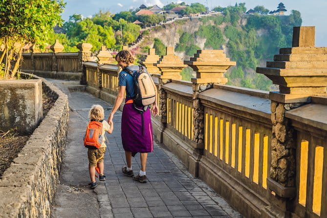 Ubud Guided Walking Tour - Ubud Palace Courtyards: Royal Roles and Cremation Traditions