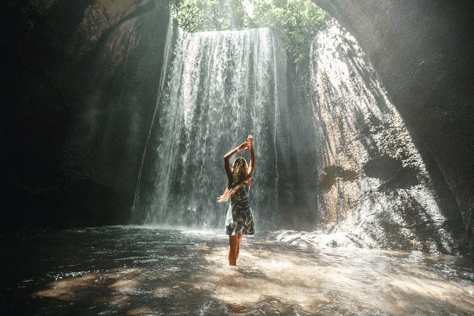 Ubud Instagram: Waterfall Tours - Ubud Palace stop: a quick cultural reset