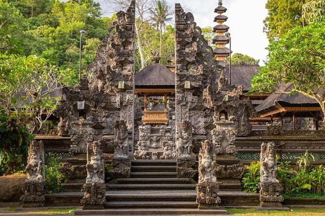 Ubud: Monkey Forest, Rice Terraces and Jungle Swing Tour - Tegalalang Rice Terraces, a short walking break through working fields