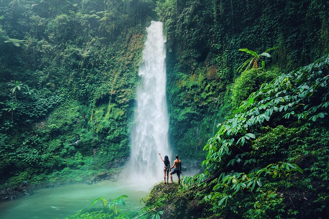 Ubud Private Tour: Waterfalls, Temple and Rice Terraces Swing - Tirta Empul Holy Water Temple and the sarong moment