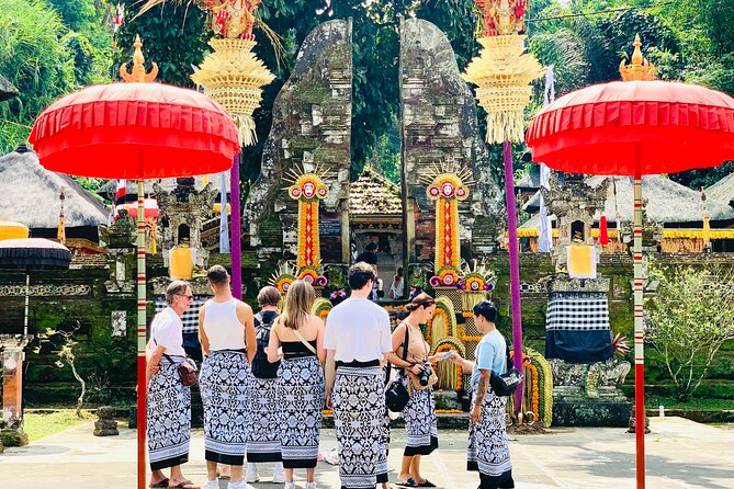 Ubud Private Tour: Waterfalls, Temple and Rice Terraces Swing - Lunch at D Alas Warung, with rice terrace views