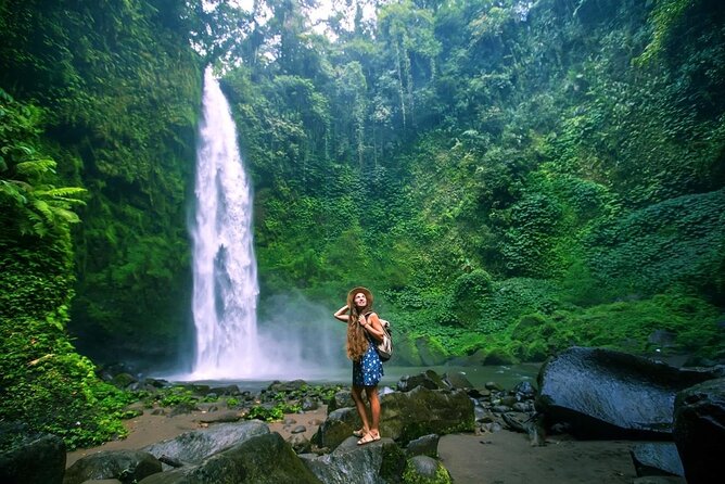 Ubud Private Tour: Waterfalls, Temple and Rice Terraces Swing - Kanto Lampo waterfall to end the day right