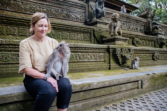 Ubud Small Group Tour: Monkey Forest, Tegalalang Rice Terraces and more - Ubud Traditional Art Market and lunch break: fuel and local flavor