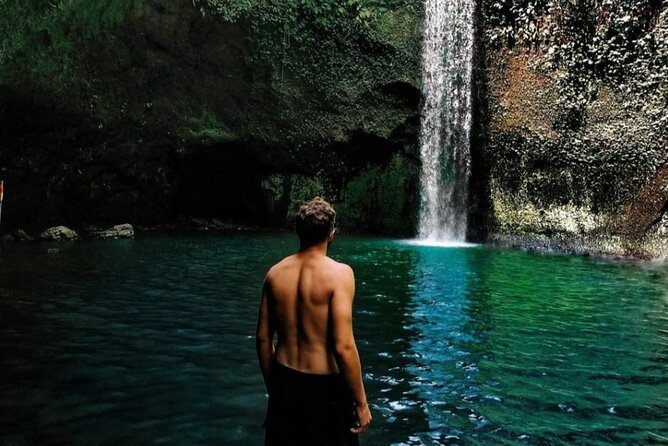 Ubud Waterfalls, Temple & Rice Terrace Guided Tour - Stop 1: Kanto Lampo Waterfall for photos and a quick splash