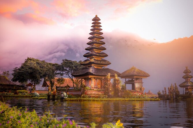 Ultimate North Bali Tour – Tanah Lot, Ulun Danu & Rice Terraces - Ulun Danu Bratan Temple at the Crater Edge