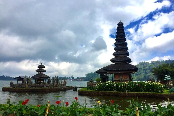 Ulun Danu Temple, Handara Gate, Wanagiri And Banyu Mala Waterfall - Handara Iconic Gate: One Quick Stop That Can Still Deliver Great Photos