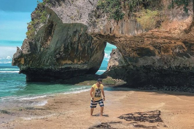 Uluwatu Instagram Tour: Unforgettable Beaches (Private & All-Inclusive) - Melasti Beach: Cliffside Color and a Winding Road Approach