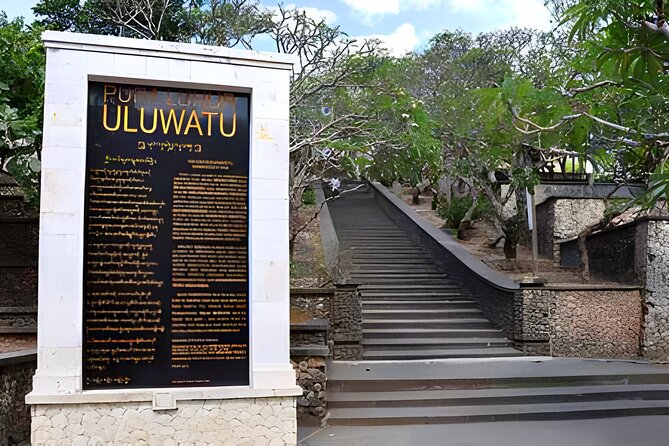 Uluwatu Sunset,Kecak Dance and Diner Seafood In Jimbaran - Uluwatu Temple at golden hour: views, architecture, and the monkey factor