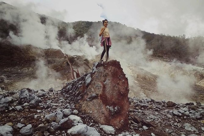 volcano hike and jungle trekking adventure - What makes the guides matter: ranger-led safety and real explanations