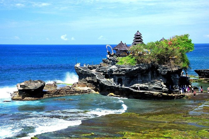 West Bali Tour: Taman Ayun, Ulun Danu Beratan, Jatiluwih Rice Terrace, Tanah Lot - Pasar Candi Kuning fruit market: a quick, real Bali moment
