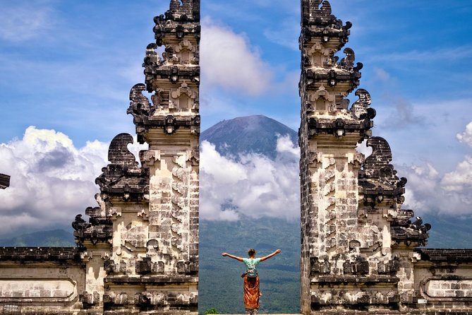 Wonderful Bali In 3 Days Private Tour - Day 2 East Bali: Royal Water Gardens and the Gate of Heaven Photo Moment