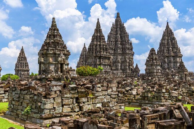 Yogyakarta: Borobudur Climb-up & Prambanan Day Trip All Inclusive - Lunch and how to plan your energy